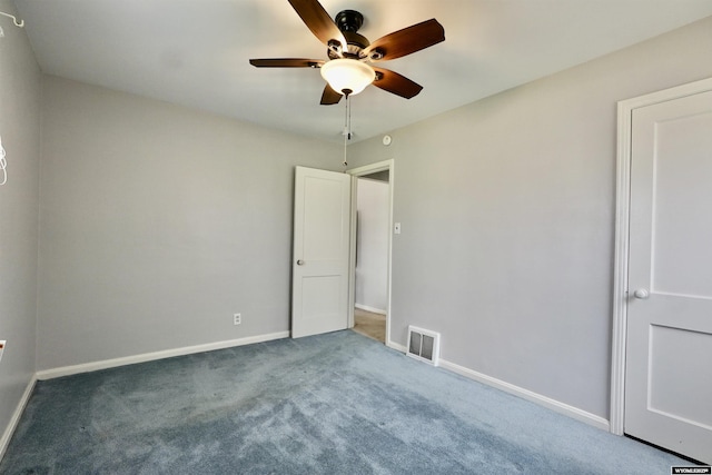 unfurnished bedroom featuring carpet floors, baseboards, and a ceiling fan
