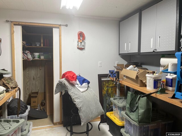 1612 Idaho St, Rawlins, WY 82301 - kitchen with concrete flooring