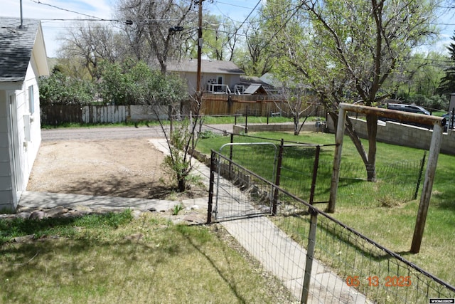 view of yard featuring a gate