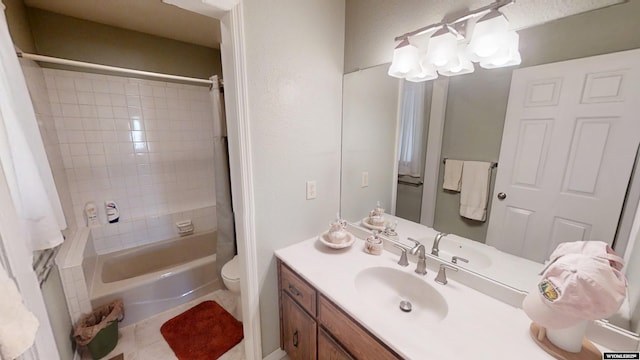 full bathroom featuring toilet, vanity, shower / bath combo, and a chandelier