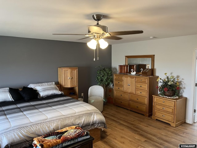 bedroom featuring light wood finished floors and a ceiling fan