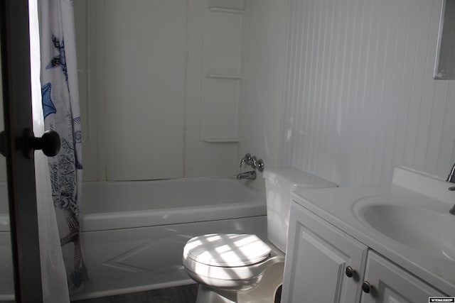 7 N Schmid Dr, La Barge, WY 83123 - full bathroom featuring toilet, shower / bath combo with shower curtain, and vanity