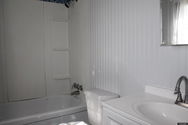 7 N Schmid Dr, La Barge, WY 83123 - bathroom with washtub / shower combination, toilet, and vanity