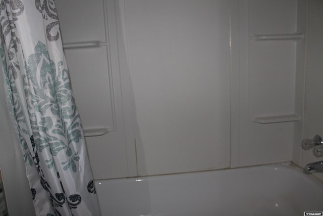 7 N Schmid Dr, La Barge, WY 83123 - bathroom with shower / bathtub combination with curtain