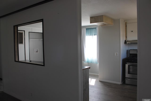 7 N Schmid Dr, La Barge, WY 83123 - hall featuring wood finished floors and baseboards