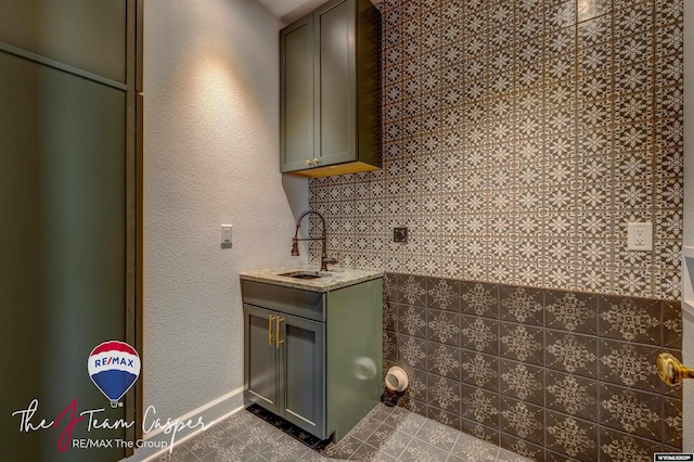 bathroom featuring vanity and baseboards