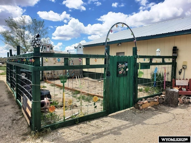 gate featuring fence
