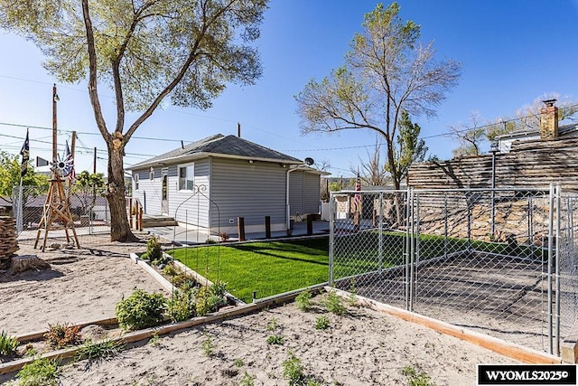 508 Sidney St, Rock Springs, WY 82901 - view of side of home with a gate