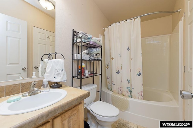 15 Greve Cir, Rock Springs, WY 82901 - full bathroom featuring shower / bath combo with shower curtain, toilet, and vanity