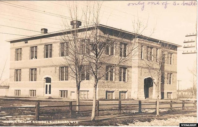 1030 N Main St, Sheridan, WY 82801 - view of building exterior featuring fence