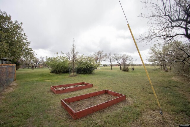 view of property's community featuring a garden