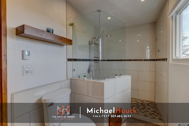 full bathroom with a walk in shower, recessed lighting, and toilet