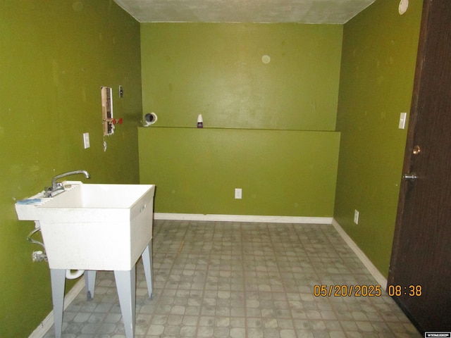 670 Easy St, Green River, WY 82935 - laundry area with tile patterned floors and baseboards