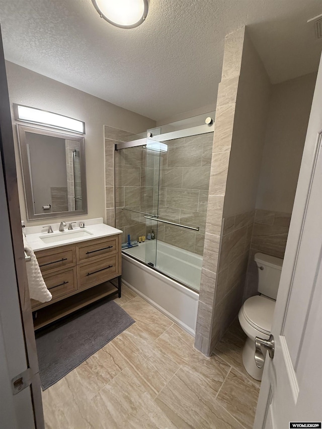 41 Ridgewater Ln, Douglas, WY 82633 - full bathroom featuring toilet, a textured ceiling, vanity, and enclosed tub / shower combo