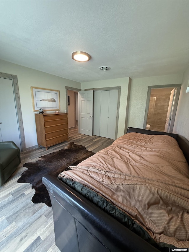 41 Ridgewater Ln, Douglas, WY 82633 - bedroom with wood finished floors, a closet, and a textured ceiling