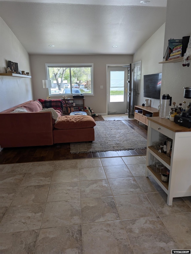1206 E Park Ave, Riverton, WY 82501 - living area featuring vaulted ceiling