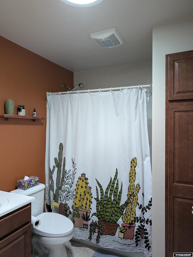 1206 E Park Ave, Riverton, WY 82501 - bathroom featuring toilet, vanity, and a shower with curtain