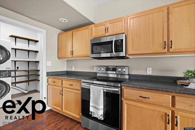 2521 Sagewood Ave, Casper, WY 82601 - kitchen with stainless steel appliances, dark countertops, dark wood-type flooring, open shelves, and recessed lighting