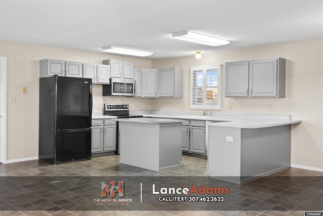 396 Williams Way, Glenrock, WY 82637 - kitchen with stainless steel appliances, gray cabinets, baseboards, and a textured ceiling
