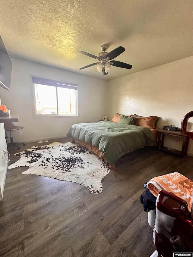 1595 S Riverbend Dr, Green River, WY 82935 - bedroom with wood finished floors, a textured ceiling, ceiling fan, and baseboards