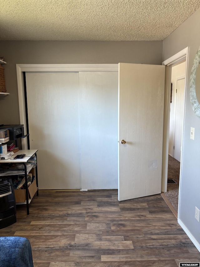 715 Emerald St, Kemmerer, WY 83101 - office area with dark wood-style flooring and a textured ceiling
