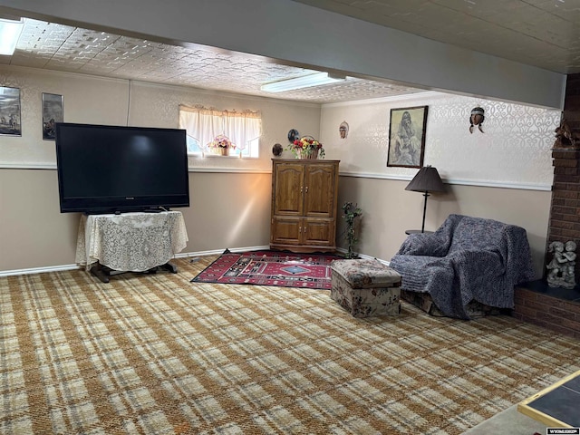 715 Emerald St, Kemmerer, WY 83101 - living area featuring carpet, baseboards, and crown molding