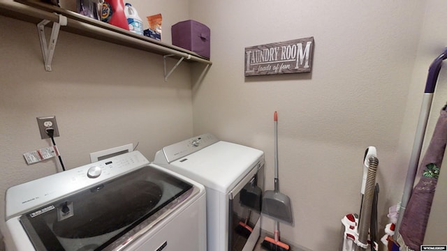 810 S 3rd Ave, Mills, WY 82604 - laundry area featuring washing machine and clothes dryer