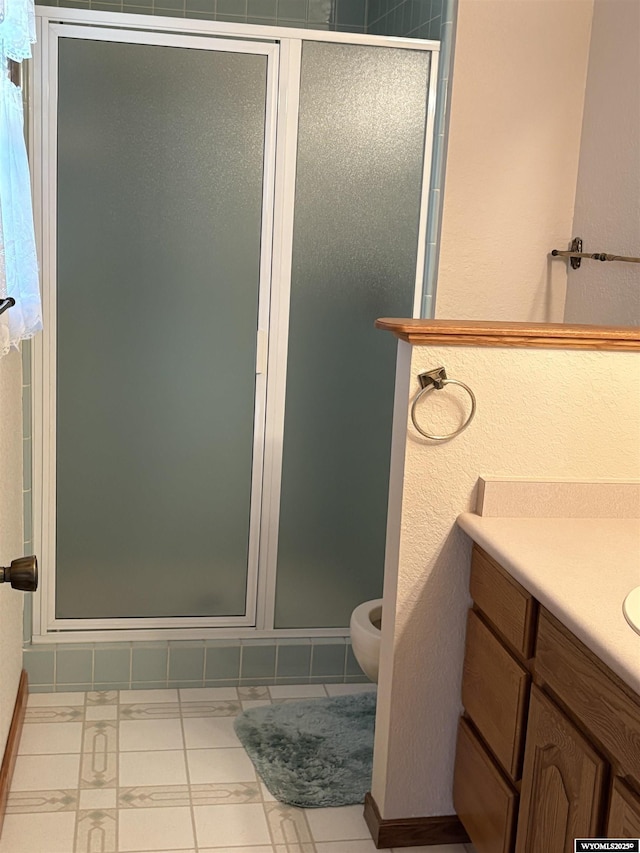221 Rimrock Dr, Evanston, WY 82930 - full bathroom with vanity, a stall shower, toilet, and a textured wall