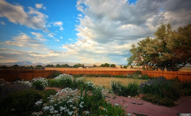 302 Clearview St, Saratoga, WY 82331 - view of yard featuring a mountain view