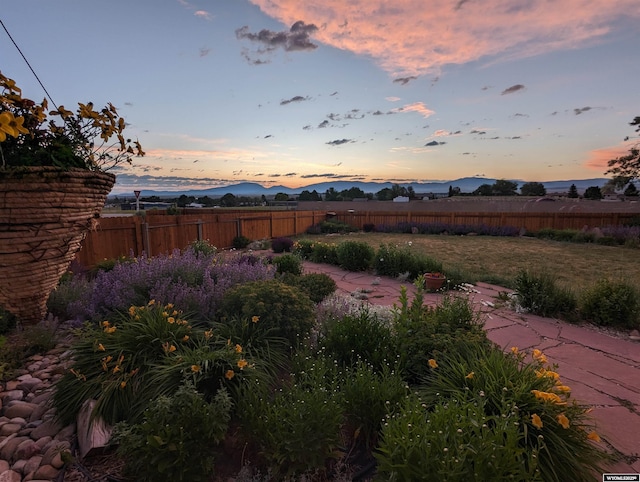302 Clearview St, Saratoga, WY 82331 - yard at dusk featuring a mountain view