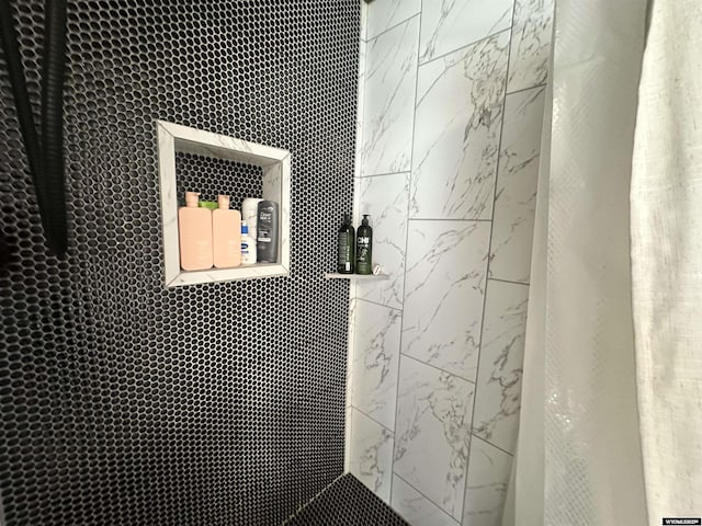 1023Pine Ave, Kemmerer, WY 83101 - bathroom view of tiled shower