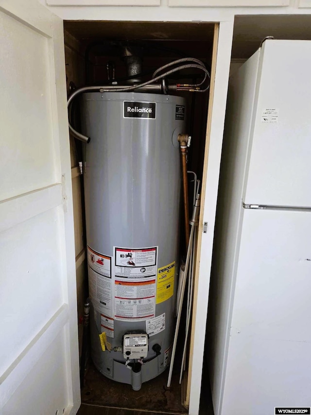 1308 Howell, Worland, WY 82401 - utilities featuring water heater