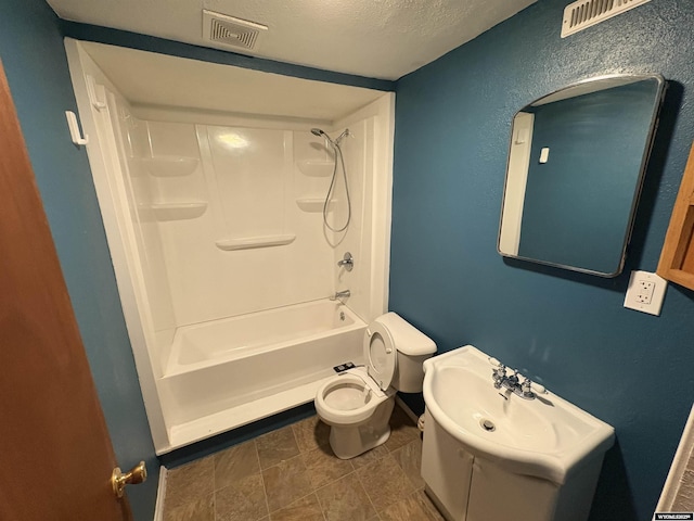 420 S 6th St, Riverton, WY 82501 - bathroom featuring toilet, tub / shower combination, a textured ceiling, and baseboards