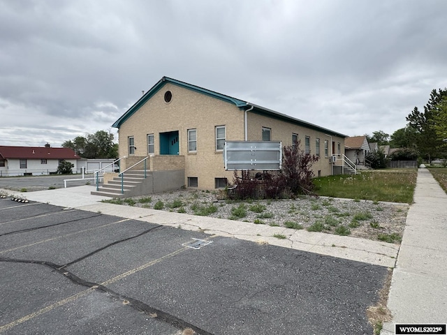 402 S 7th St E, Riverton, WY 82501 - view of front of property with brick siding