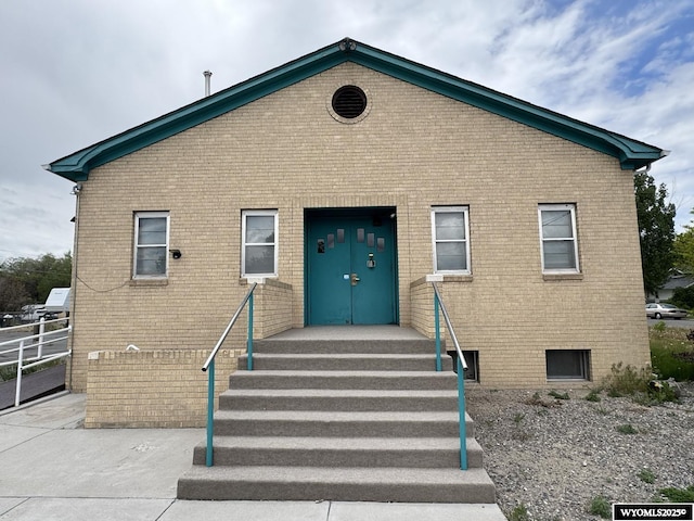 402 S 7th St E, Riverton, WY 82501 - view of front of home featuring brick siding