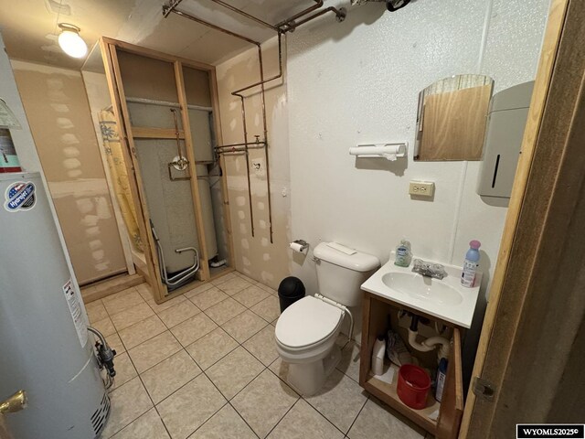 402 S 7th St E, Riverton, WY 82501 - bathroom with toilet, a shower with curtain, tile patterned floors, and a sink