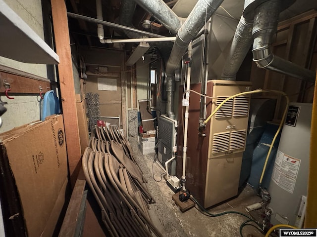 402 S 7th St E, Riverton, WY 82501 - utilities featuring gas water heater