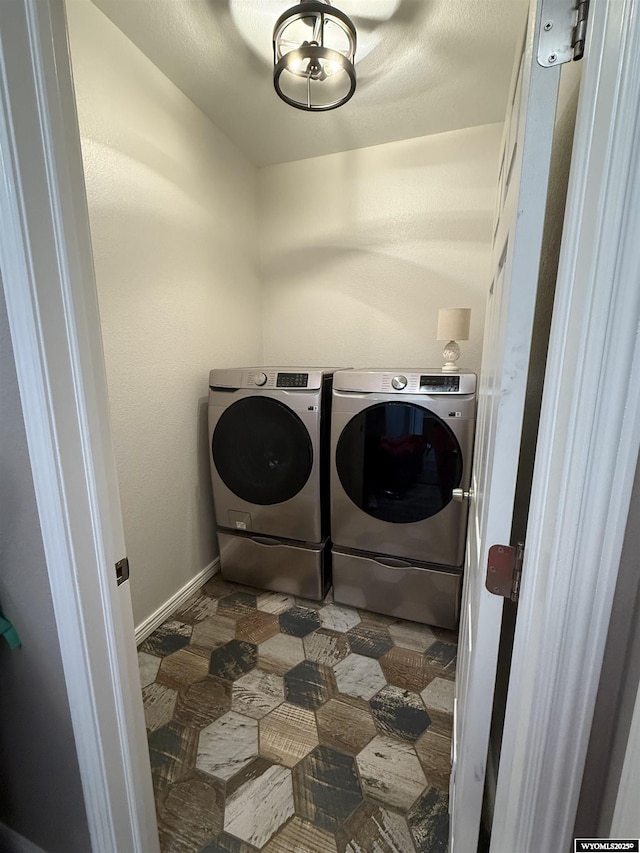 1765 New Mexico St, Green River, WY 82935 - laundry area featuring washing machine and dryer and baseboards