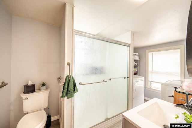 195 W Gatchell, Buffalo, WY 82834 - full bath featuring washer / clothes dryer, a stall shower, toilet, baseboards, and vanity