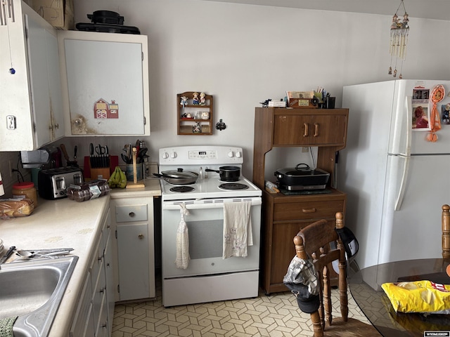 808 E Adams Ave, Riverton, WY 82501 - kitchen featuring white appliances, a sink, and light countertops