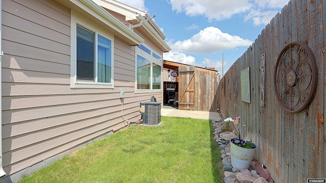1141 Meadow Ln, Douglas, WY 82633 - view of yard featuring central AC unit