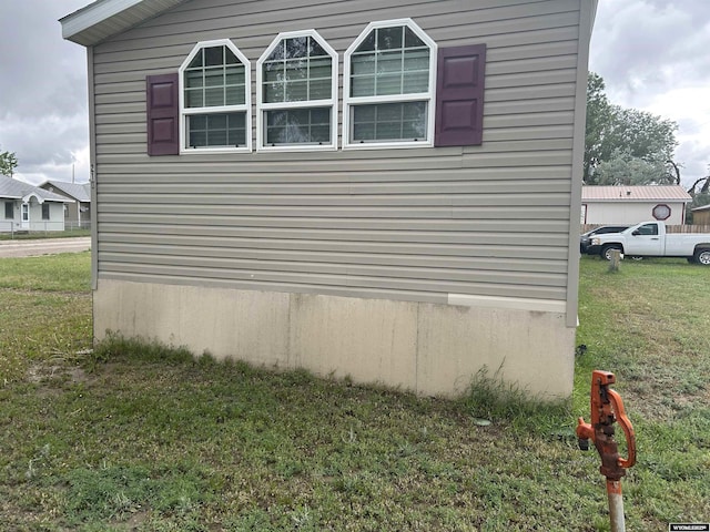 608 Navy Row, Midwest, WY 82643 - view of side of property with a yard