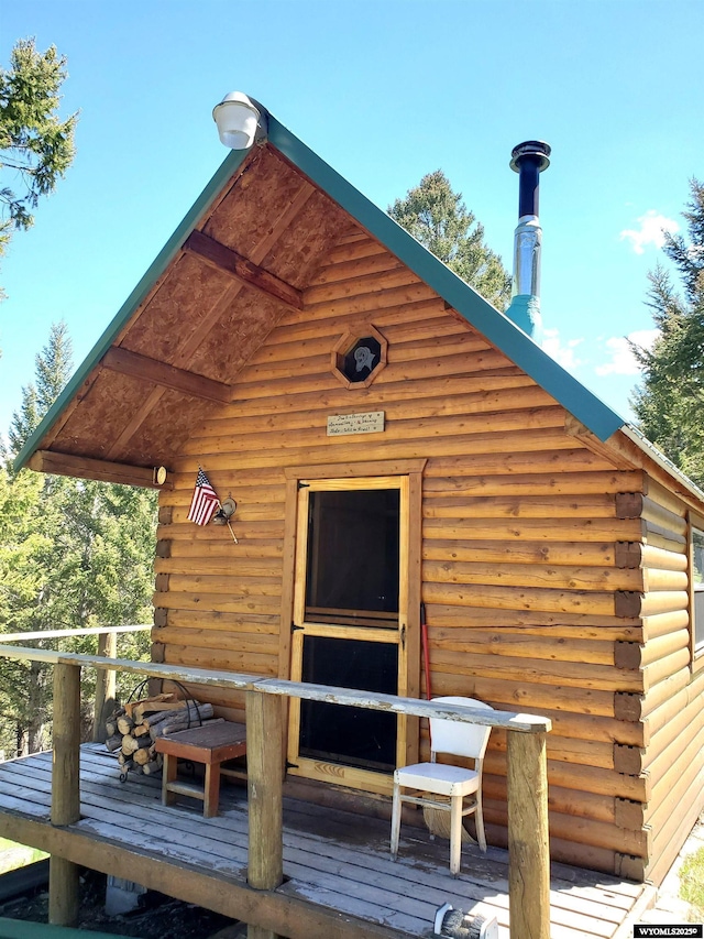 2 Lookout Ln, Dubois, WY 82513 - wooden deck featuring an outdoor structure