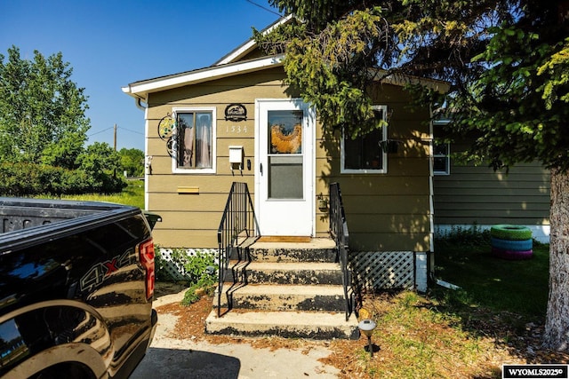 1534 Spaulding St, Sheridan, WY 82801 - shotgun-style home with entry steps