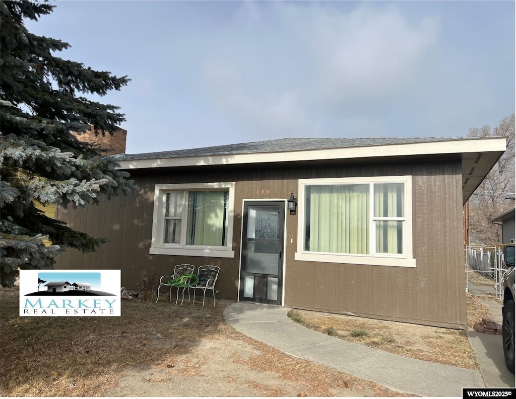 109 E Brooks St, Rawlins, WY 82301 - view of exterior entry