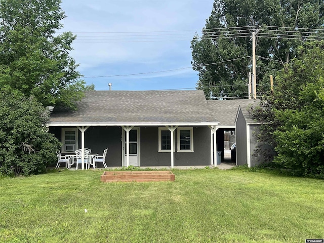 2617 E B St, Torrington, WY 82240 - view of front of property featuring a front lawn, stucco siding, and roof with shingles