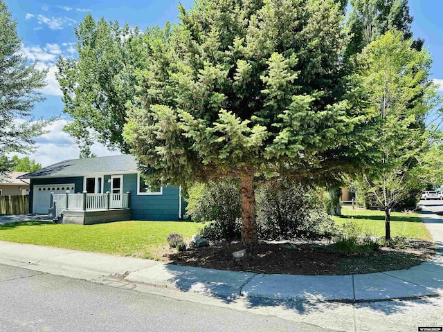418 Spire Dr, Riverton, WY 82501 - view of front of property featuring a front lawn and a garage