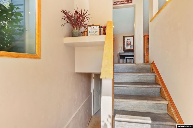 301 Cottonwood St, Evanston, WY 82930 - view of stairway
