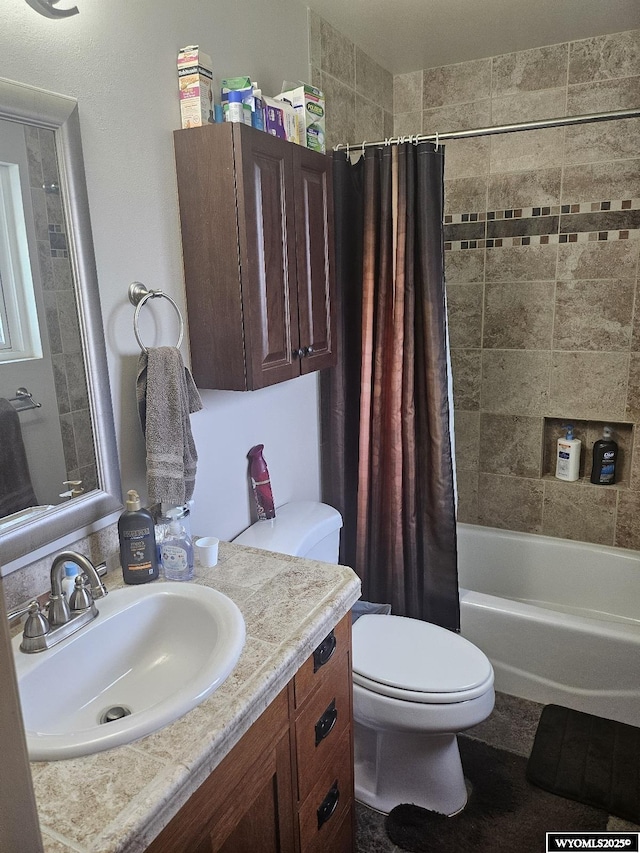 1150 Park View Dr, Green River, WY 82935 - full bathroom with vanity and shower / bath combo