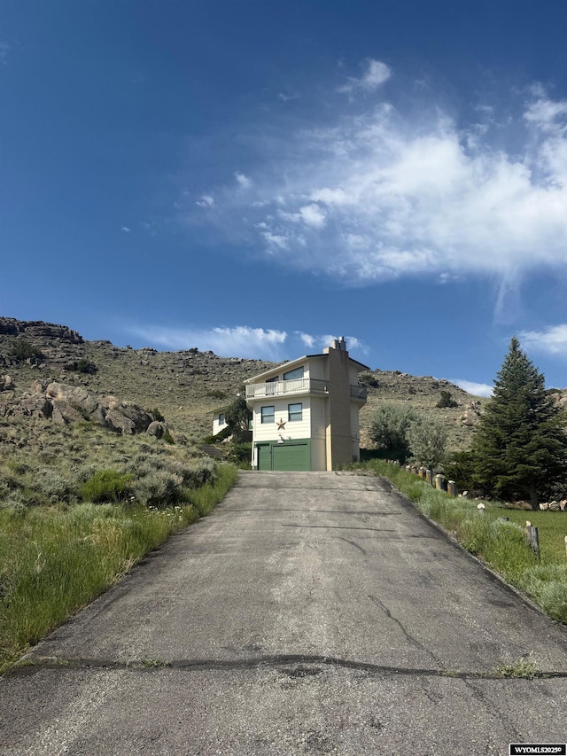 1630 Coulson Dr, Rawlins, WY 82301 - view of asphalt driveway featuring a mountain view